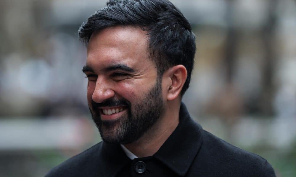 Mamdani reparte comida en Nueva York durante el Día de Acción de Gracias