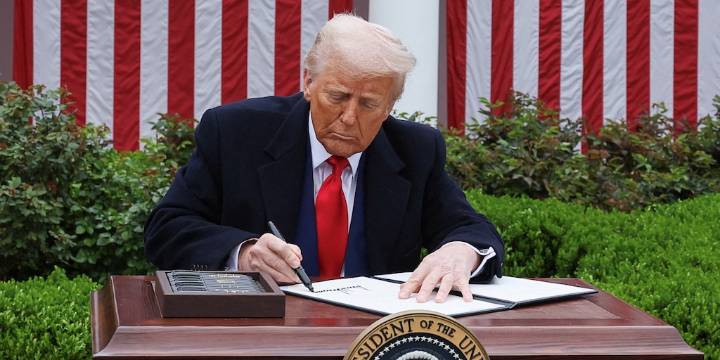 Trump promulgó la ley que permite la publicación de los archivos del caso Jeffrey Epstein