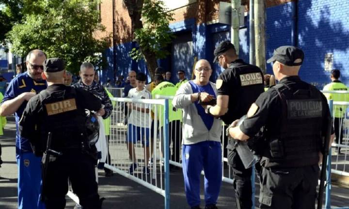 Más de 1.000 policías en La Bombonera para el Superclásico