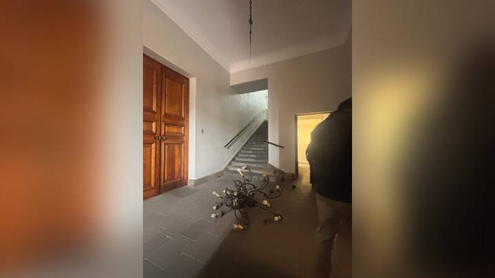 Accidente en La Moneda: Funcionario fue golpeado por desplome de candelabro