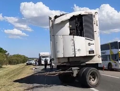 Dos camioneros resultaron heridos tras un choque en la autopista de las Serranías Puntanas