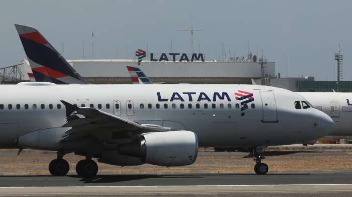 Pilotos de Latam amenazan con huelga tras no llegar a acuerdo con la compañía