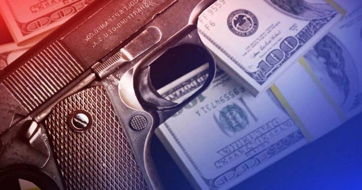 Suspect flees after robbing, shooting Chattanooga man