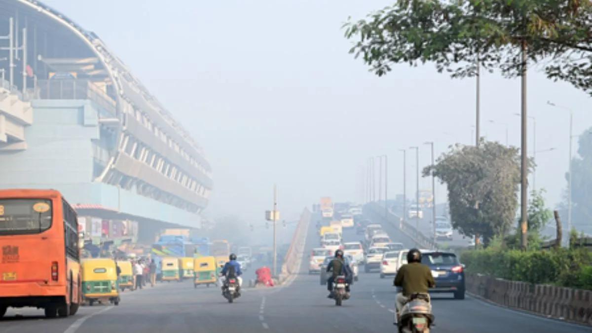 Delhi’s air remains ‘severe’ for second day; stubble smoke contribution peaks at 22% this season