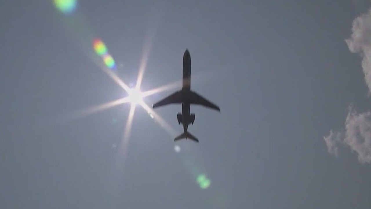 Air travelers face new FAA flight cuts as govt shutdown drags on