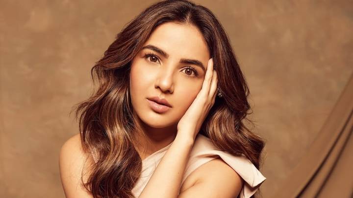 Jasmin Bhasin reveals her DIY fix for dry, itchy and flaky scalp: ‘Made my hair feel so shiny and hydrated’
