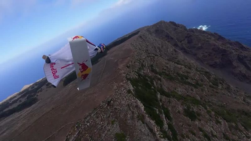 Peter Salzmann logra imitar el vuelo de un pájaro en Islas Canarias