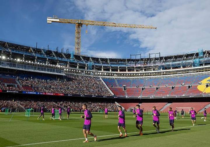 El Barça regresa al Camp Nou 909 días después