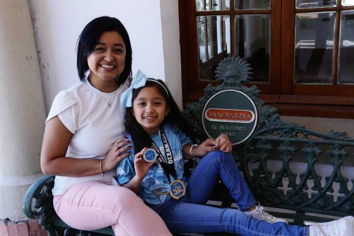Shiomara tiene 8 años y busca apoyo para representar a Saltillo y México en mundial de natación en aguas abiertas