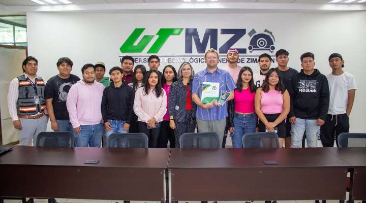 Peace Corps fortalece el inglés de estudiantes en la UTMZ