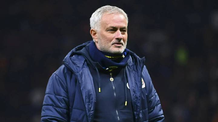 Jose Mourinho accused of leaving Fenerbahce with eye-watering hotel bill after firing
