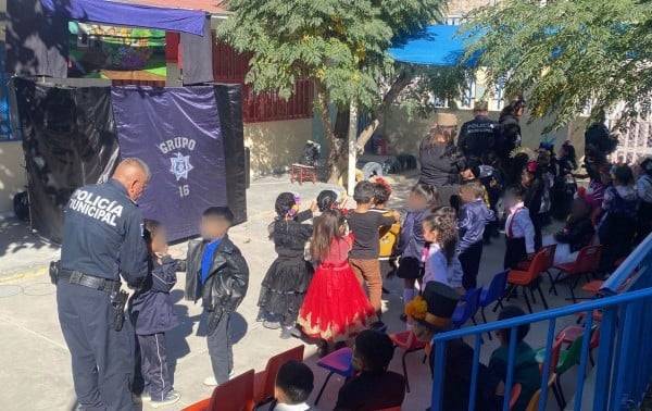 Policía Municipal lleva el programa “Teatrino” a jardín de niños en la colonia Luis Echeverría