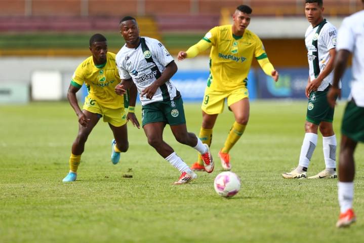 Tras más de tres décadas de historia, el rumbo de Atlético Huila pende de un hilo