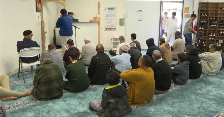 Mosque in Aurora raises money for Colorado food bank: "We know our community needs some support"