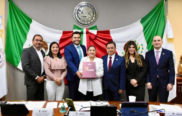 Elizabeth Quintanar Gómez, secretaria de Turismo, comparece ante el Congreso y celebra incremento de visitantes al estado