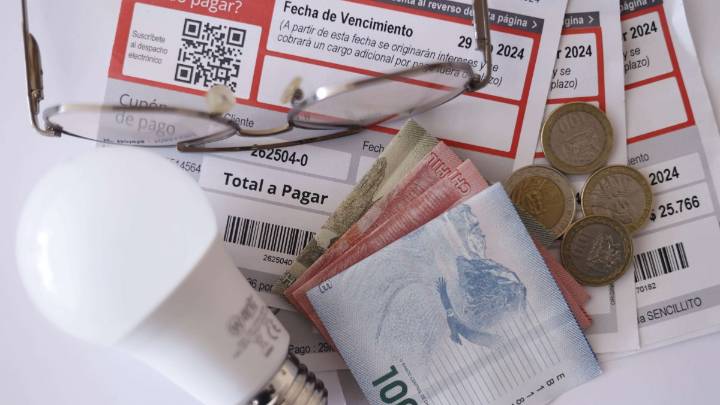 Comisión Nacional de Energía ratifica baja de la luz a partir de 2026: ¿Cuánto disminuirán las cuentas?