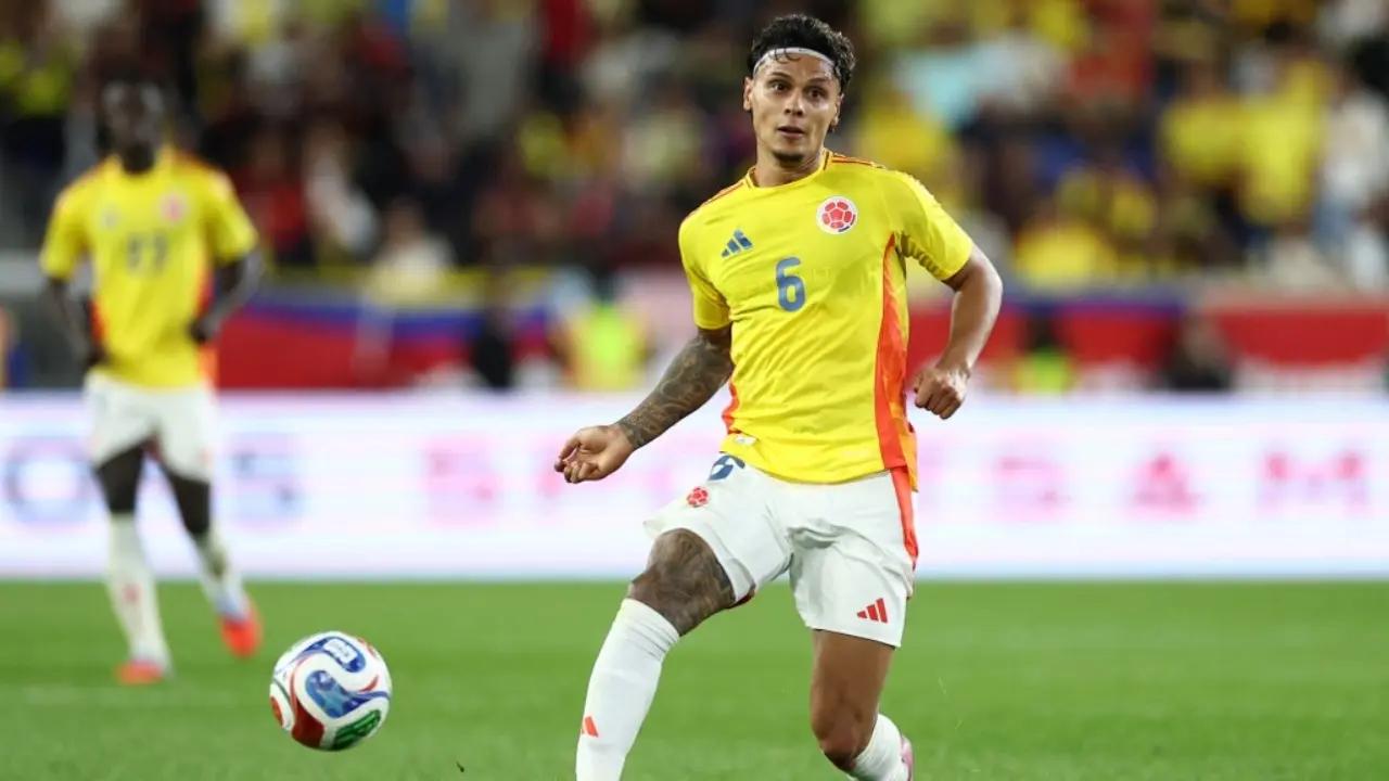 La Selección Colombia, entre una rápida atención a prensa, práctica y la ausencia de Richard Ríos