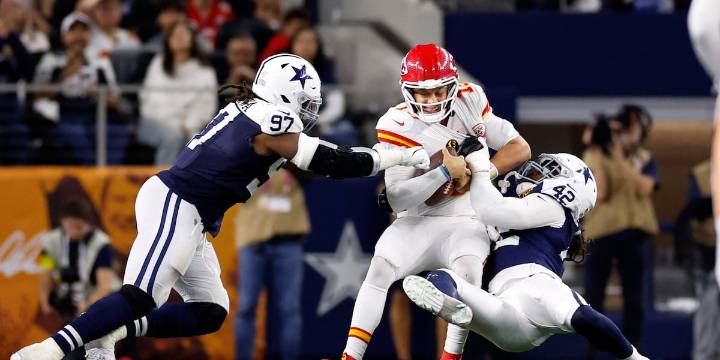 Chiefs fall short in Thanksgiving loss, playoff streak in jeopardy