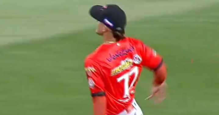 Kenedy Corona responde con el bate y con el guante