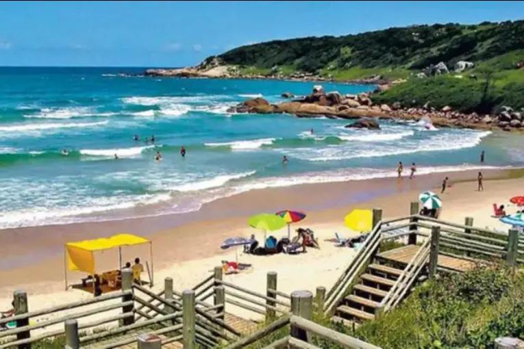 Verano 2026: cuánto cuesta vacacionar en la playa brasileña Praia do Rosa