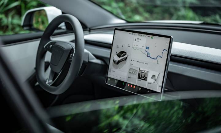 Tesla reportedly testing Apple CarPlay integration: report