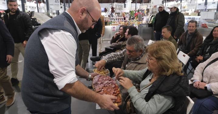 La carne de toro es protagonista estos días en el mercado y los bares de Almería