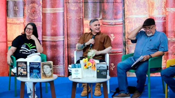 Exitosa participación del poeta Tarek William Saab en la 16° Feria del Libro de Caracas