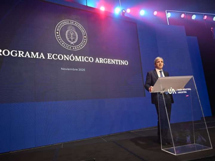 En octubre hubo superávit fiscal, pero los intereses de la deuda subieron por encima de la inflación