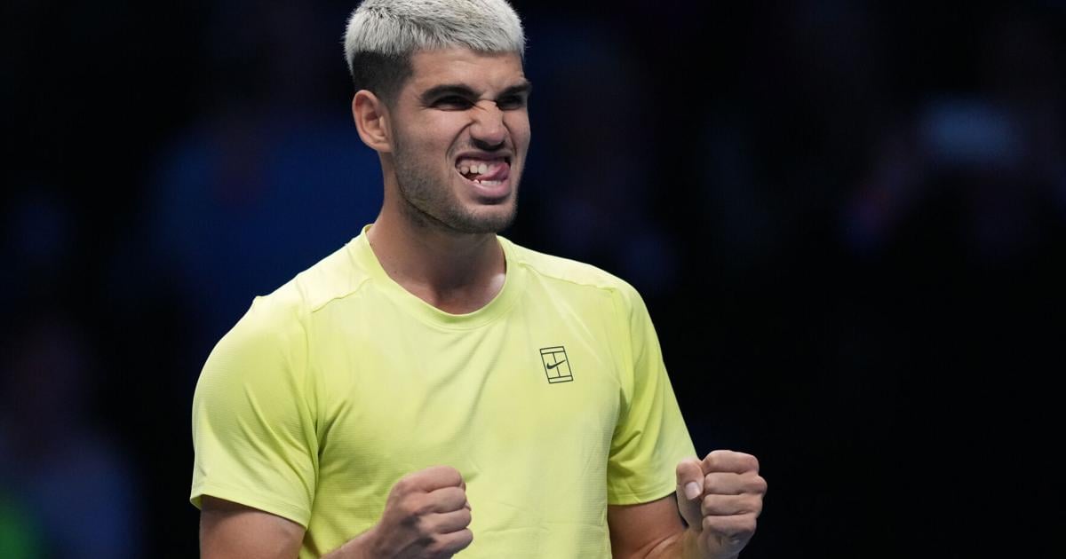 Carlos Alcaraz beats Taylor Fritz and moves within 1 win of year