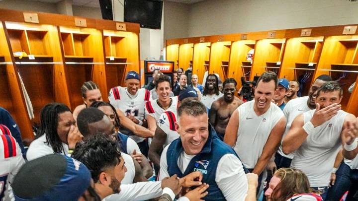 Erin Andrews Sends Public Message to Mike Vrabel After Patriots HC’s Gesture for Charissa Thompson What did sports broadcaster Erin Andrews say about New England Patriots head coach Mike Vrabel on her