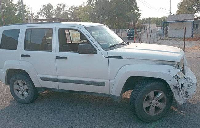 Participan dos camionetas en accidente en Acuña