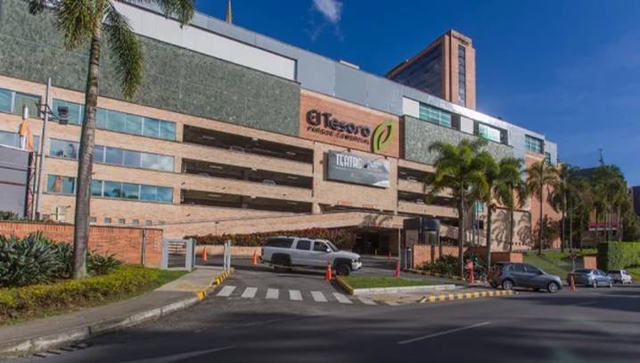 Centro Comercial El Tesoro se pronuncia por muerte de mujer que se cayó en escaleras eléctricas