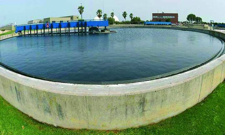 Cádiz y San Fernando solo están pendientes del permiso de la Junta de Andalucía para el riego y baldeo con agua reciclada