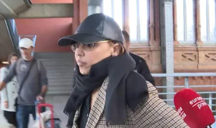 Chenoa mantiene la calma ante la difícil situación de salud y pobreza de su padre