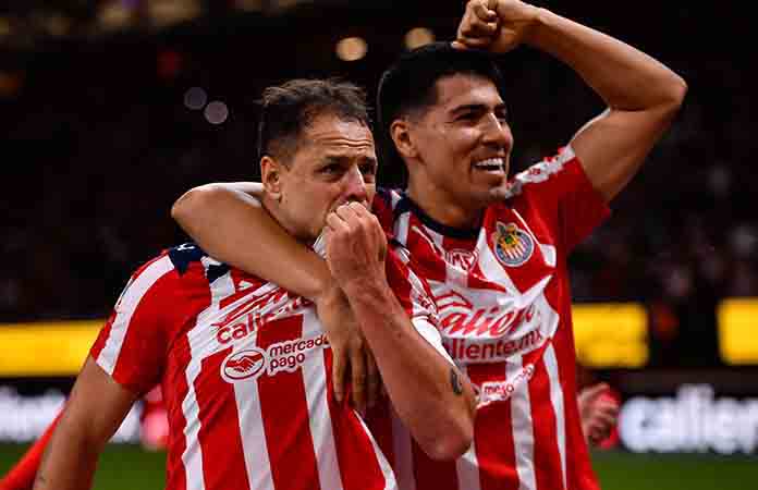 Chivas levanta la mano al título