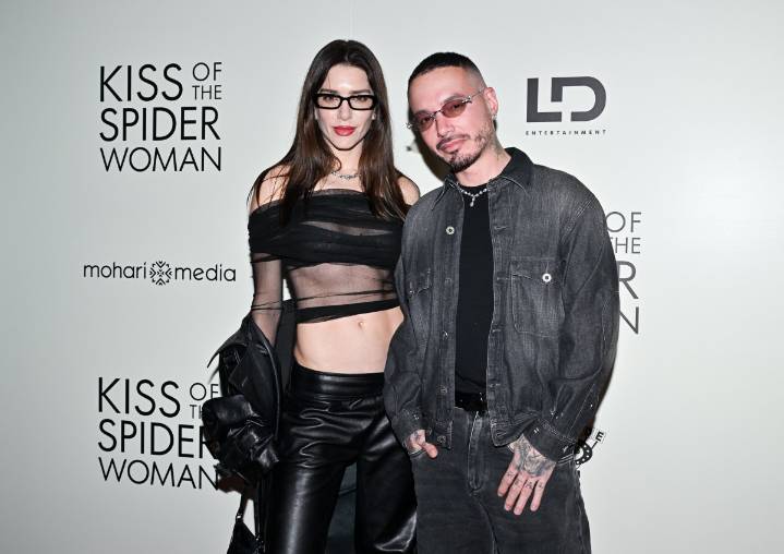 J Balvin y Valentina Ferrer fueron maestros en el colegio de Rio por un día