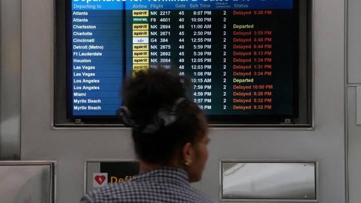 FAA lifts order slashing flights, allowing commercial airlines to resume their regular schedules