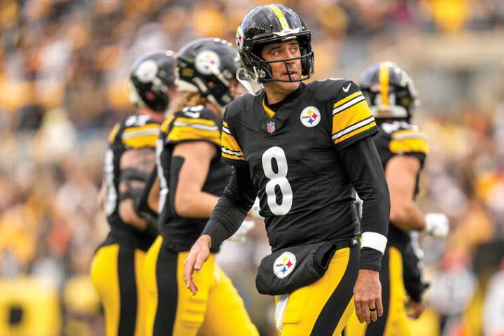 Steelers QB Aaron Rodgers has fracture in wrist but not ruled out Sunday