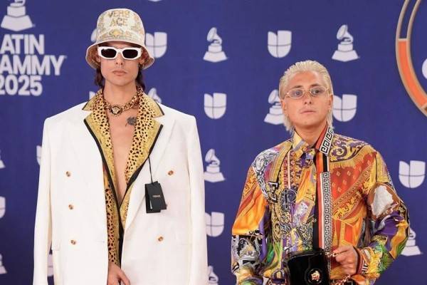 Retienen a Ca7riel y Paco Amoroso por grabar en un avión