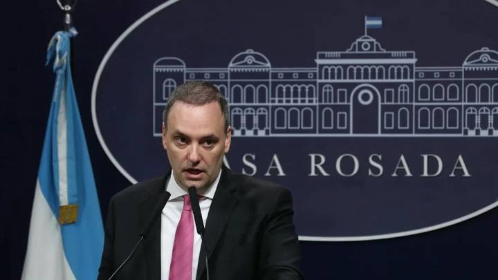 Manuel Adorni habló como nuevo jefe de Gabinete y definió su prioridad El exvocero presidencial reemplazará a Guillermo Francos y asumirá el próximo lunes. Desde las redes sociales agradeció al presid