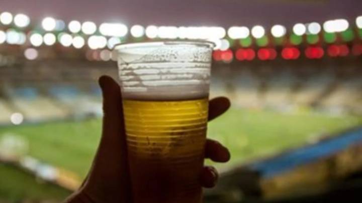 ¡Habrá cerveza en el partido en la NFL!: el motivo por el que no se prohíbe el alcohol y su polémico precio