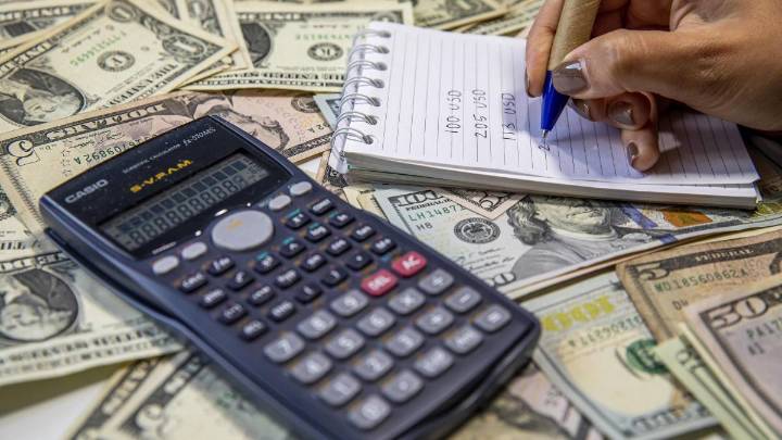 ¿Seguirá bajando el dólar en Colombia? Esto esperan los analistas para el cierre de 2025