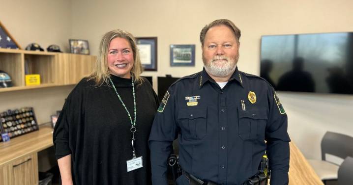 Pleasant Prairie police adding social worker to help families in mental health emergencies