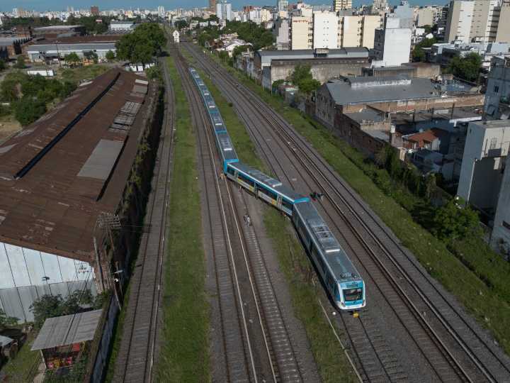 En videos y fotos, cómo quedó por dentro el tren del Sarmiento que descarriló cerca de la estación Liniers