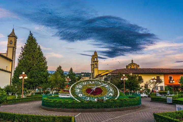 Zacatlán de las Manzanas se posiciona como el mejor destino para comprar esferas navideñas