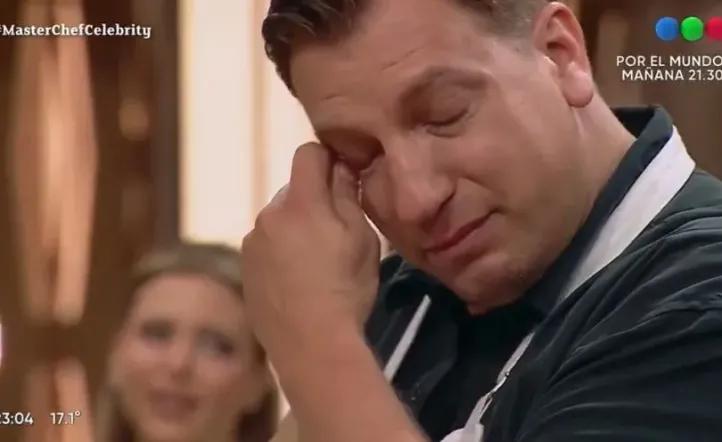 Maxi López lloró por sus hijos y terminó abrazado a Wanda Nara en MasterChef Celebrity: “Voy a convencer a la sueca”