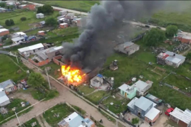 Denuncia de abuso en una escuela derivó en el incendio de una casa y suspensión de clases