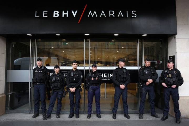 Analysis-Shein's first bricks-and-mortar shop highlights department stores' existential pain