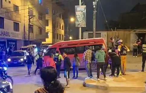Balean combi de los ‘Rojitos’ en San Juan de Miraflores: dos pasajeros resultaron heridos