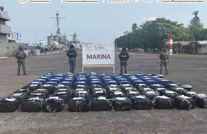 Hallan 2.5 toneladas de cocaína en el mar